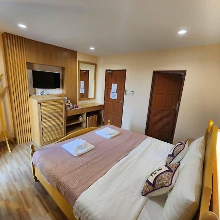Alaita Hostel Patong Екстериор снимка