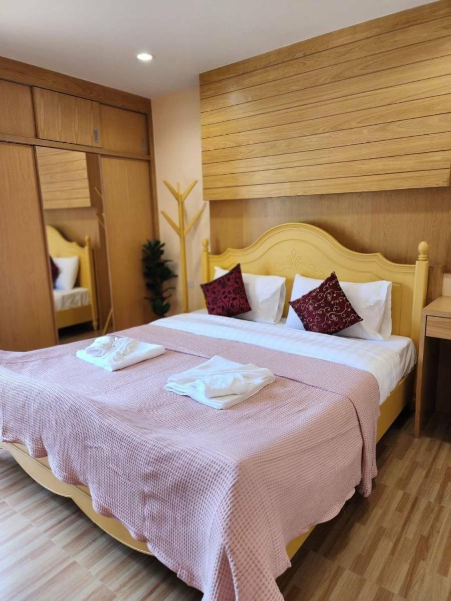 Alaita Hostel Patong Екстериор снимка