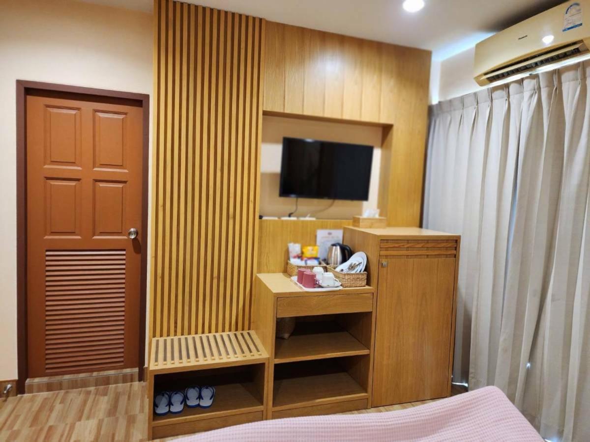 Alaita Hostel Patong Екстериор снимка