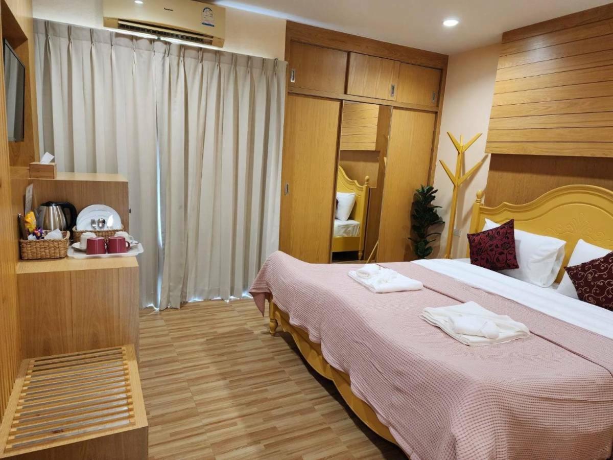 Alaita Hostel Patong Екстериор снимка