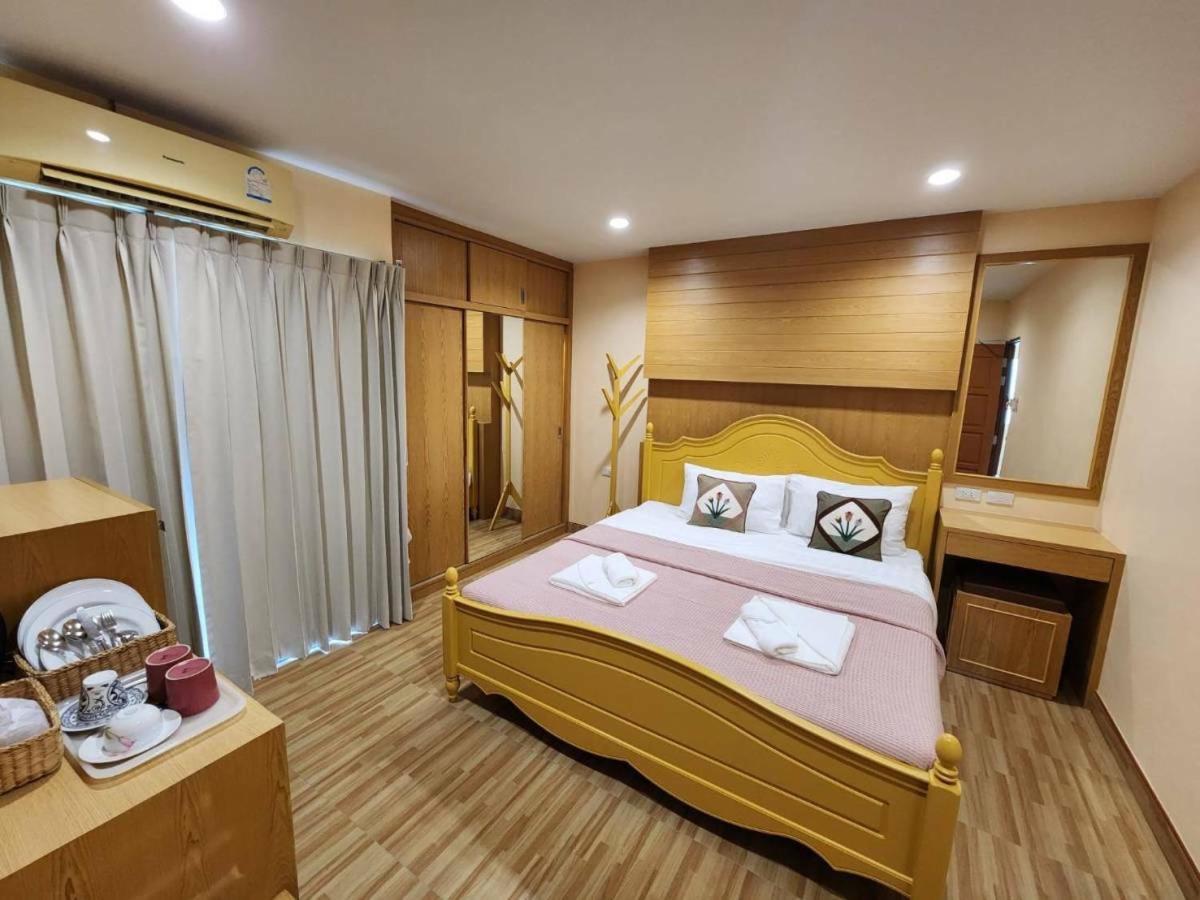 Alaita Hostel Patong Екстериор снимка