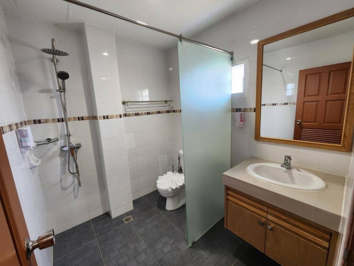Alaita Hostel Patong Екстериор снимка